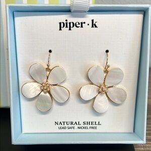 Piper K | Natural Shell Daisy Earrings